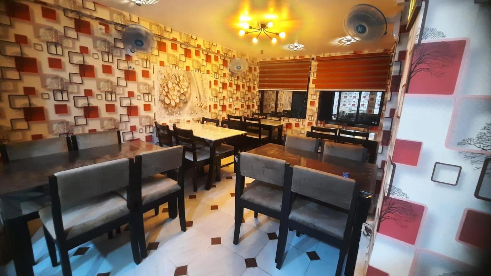 Hotel The Finch Puri Buitenkant foto