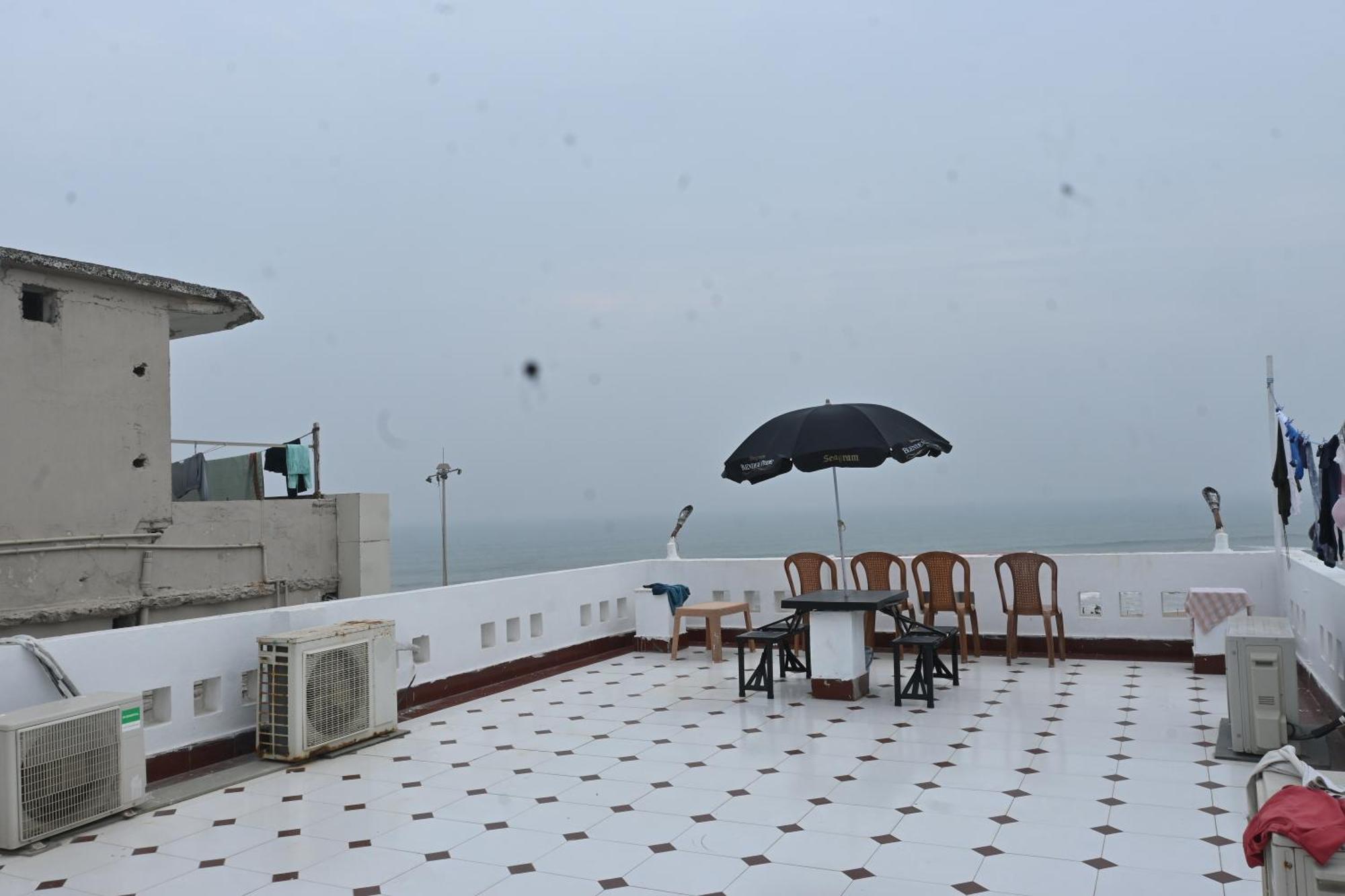 Hotel The Finch Puri Buitenkant foto